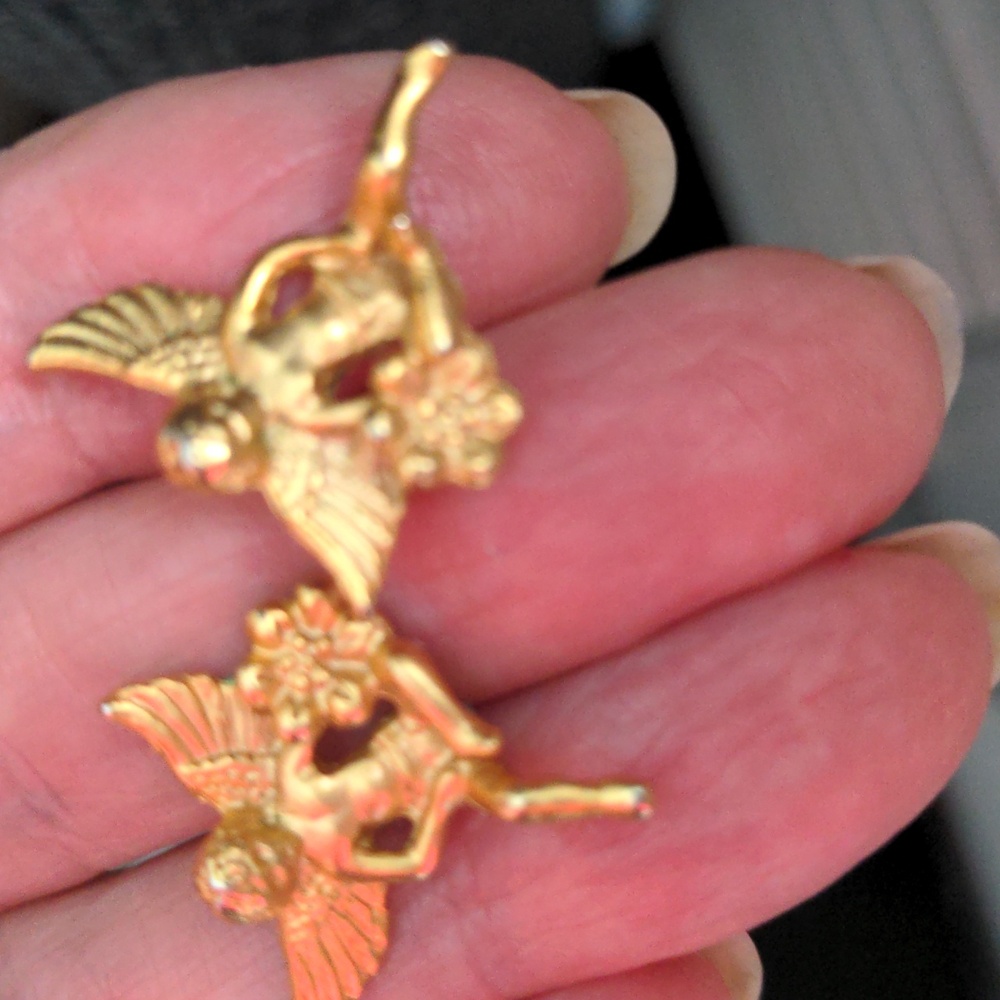 Vintage earrings, Gold Plated Angels, Cupids with flowers. 5/8 " long. Dainty,